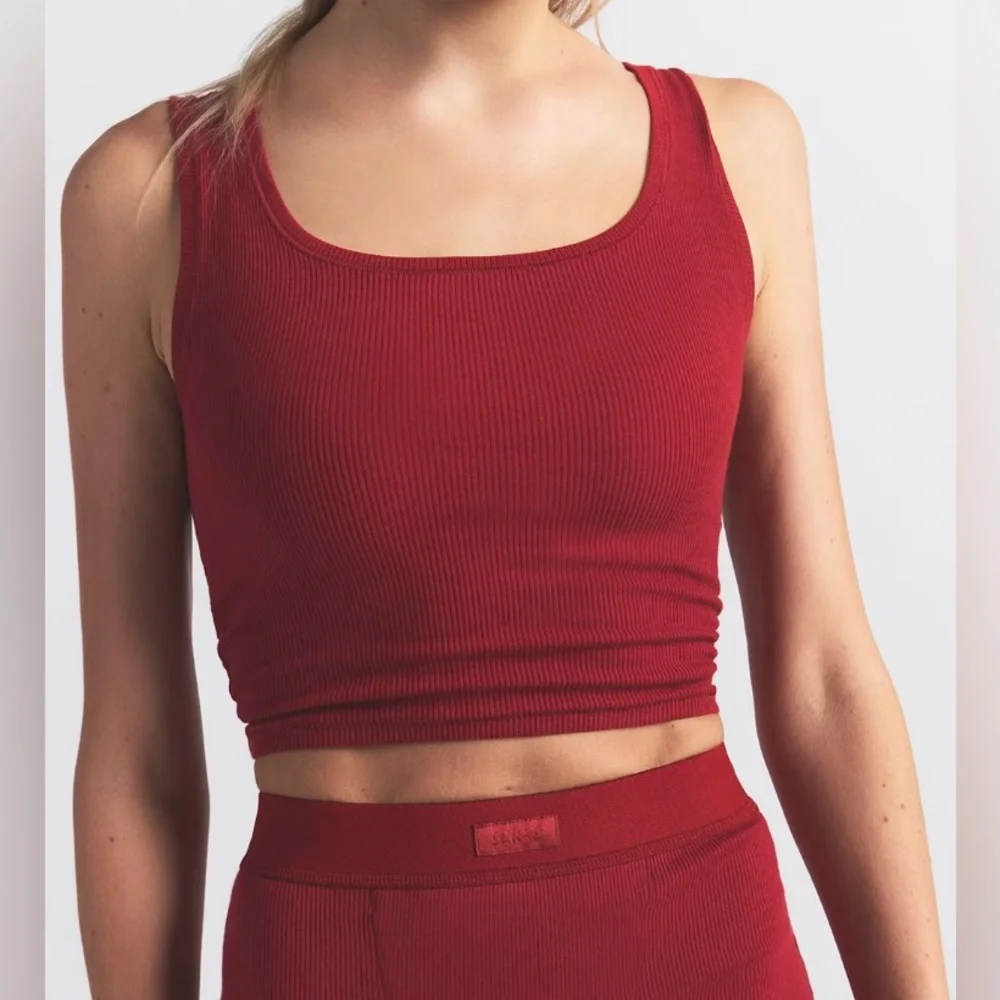 NWT SKIMS Cotton Rib Tank – Limited Edition “Brick” (M), R $38 – Sold Out Online - Picture 2 of 5